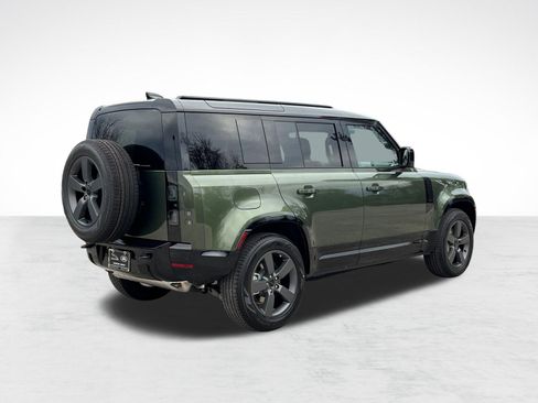 Used 2026 Land Rover Defender 110 X-Dynamic SE AWD/4WD image 9