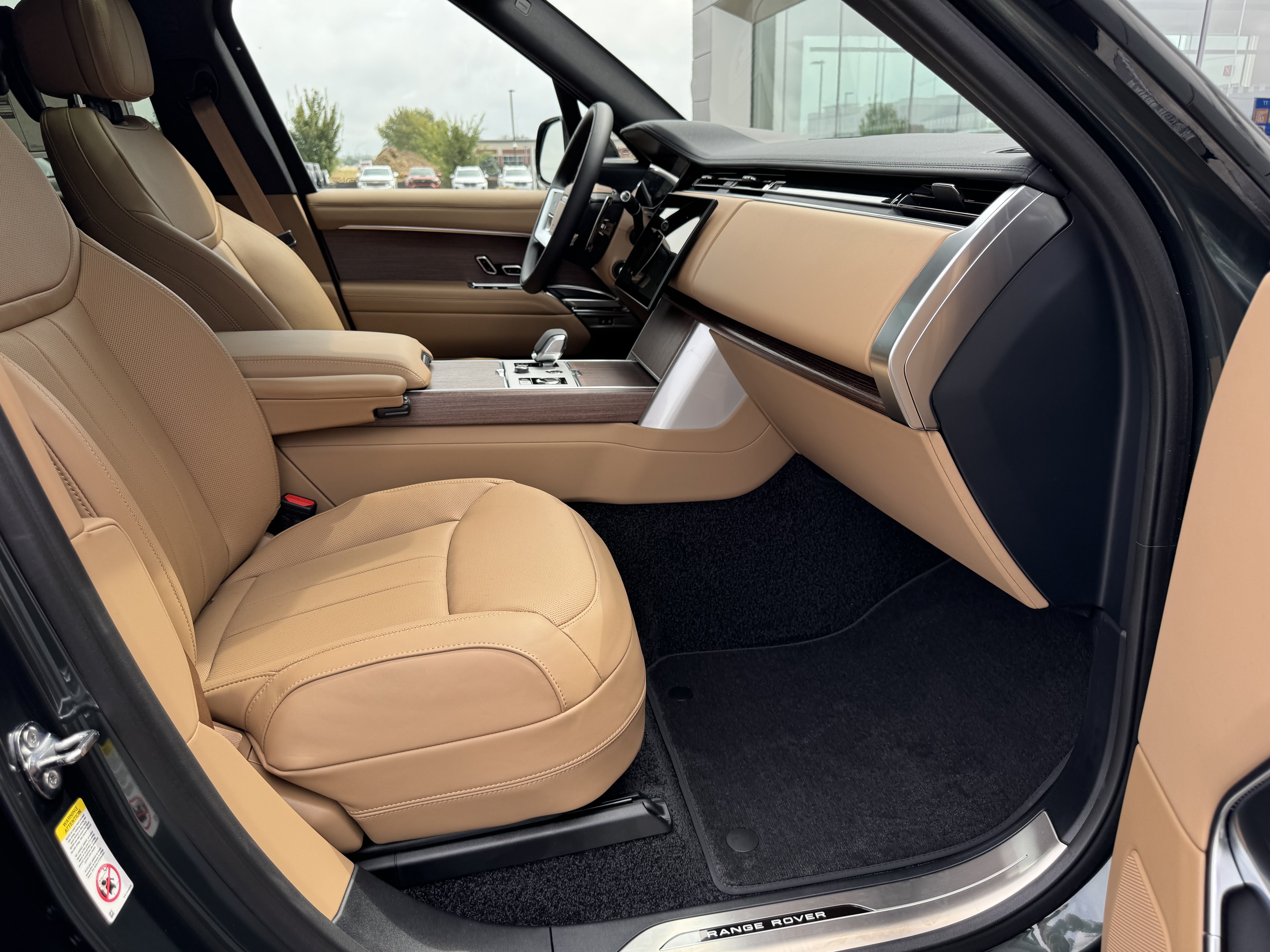 New 2027 Land Rover Range Rover SE AWD/4WD image 3