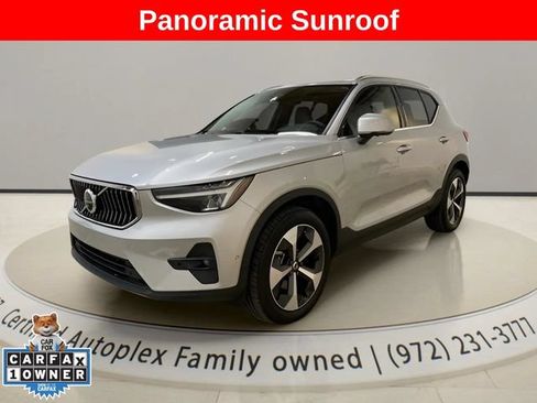 Used 2025 Volvo XC40 B5 Plus AWD/4WD image 1