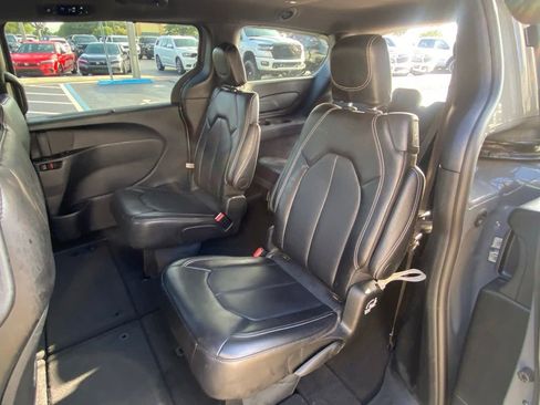 Used 2025 Chrysler Pacifica Select FWD image 22