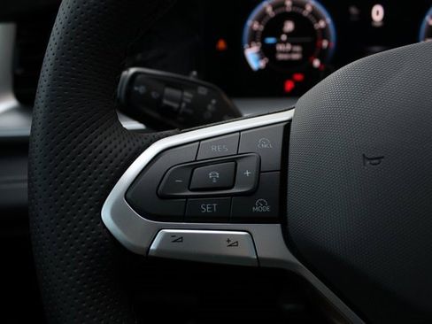 New 2025 Volkswagen Tiguan SE R-Line image 12