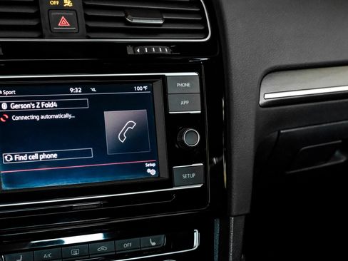 Used 2018 Volkswagen GTI SE FWD image 21