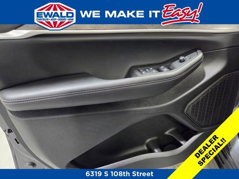 New 2025 Jeep Grand Cherokee L Limited w/ Black Appearance Package AWD/4WD image 14