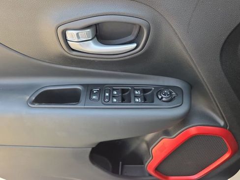 Used 2023 Jeep Renegade Latitude w/ Sun/Sound Group image 24