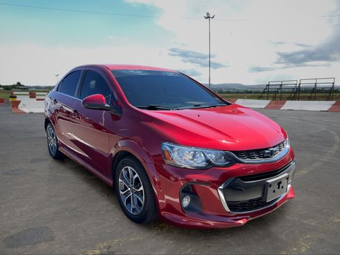 Used 2018 Chevrolet Sonic LT w/ Convenience Package FWD image 2