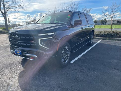 Used 2025 Chevrolet Suburban Z71 image 16