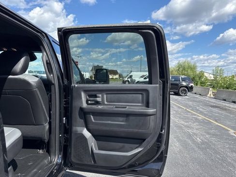 Used 2025 RAM 3500 Tradesman w/ Safety Group image 9