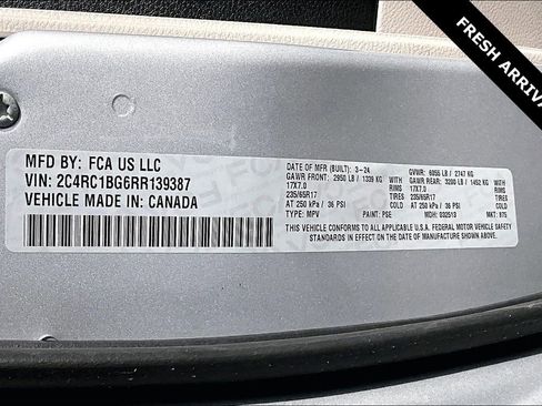 Used 2024 Chrysler Pacifica Touring-L image 18