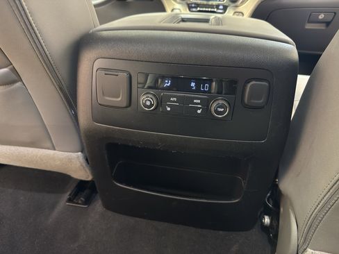 Used 2019 Chevrolet Suburban LT w/ LT Signature Package AWD/4WD image 26