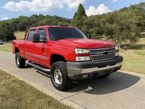 Used 2005 Chevrolet Silverado 2500 LT w/ Heavy-Duty Power Package AWD/4WD image 10