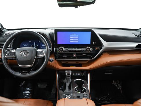 Used 2023 Toyota Highlander Platinum AWD/4WD image 18
