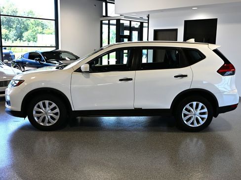 Used 2017 Nissan Rogue S FWD image 8