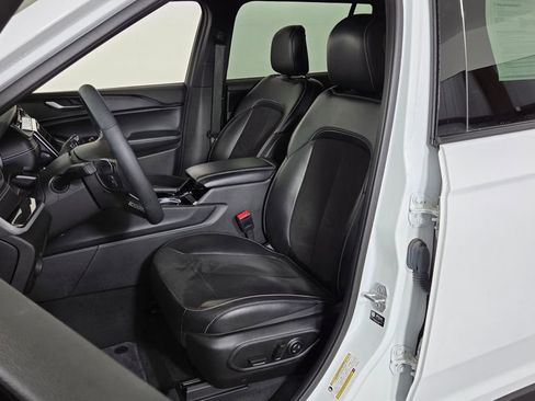 Used 2023 Jeep Grand Cherokee L Altitude image 16