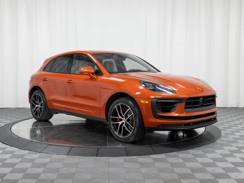 Certified 2024 Porsche Macan S AWD/4WD image 9