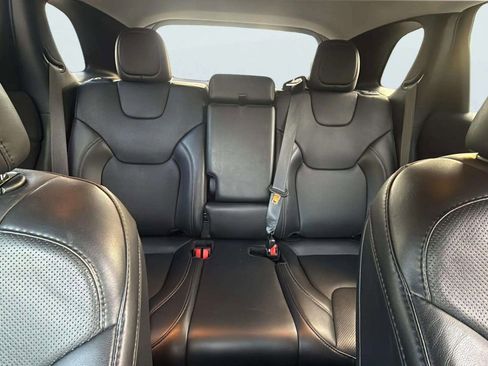 Used 2020 Jeep Cherokee Limited image 17