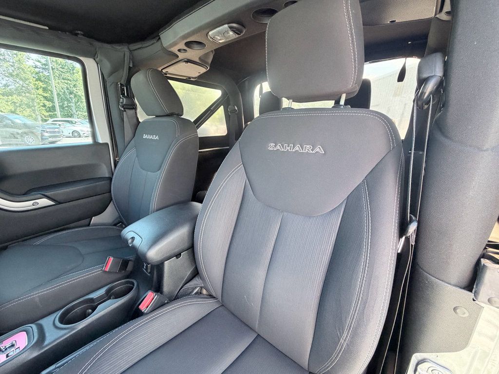 Used 2018 Jeep Wrangler Sahara w/ Dual Top Group AWD/4WD image 20
