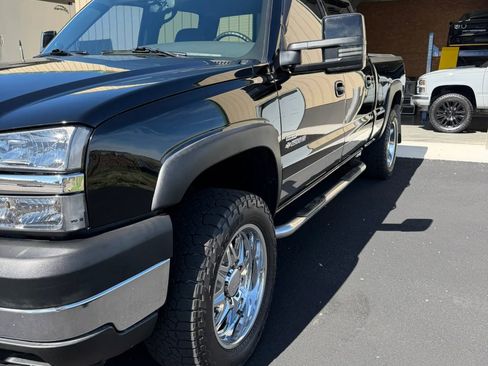 Used 2004 Chevrolet Silverado 2500 LT w/ Heavy-Duty Power Package AWD/4WD image 3