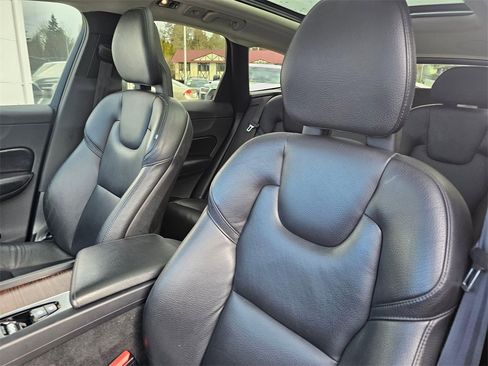 Used 2019 Volvo XC60 T6 Momentum w/ Advanced Package image 22