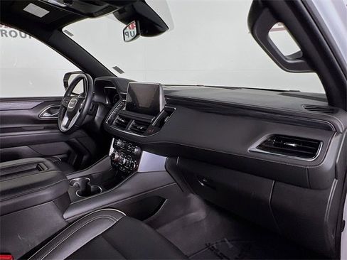 Used 2024 GMC Yukon XL SLT image 41