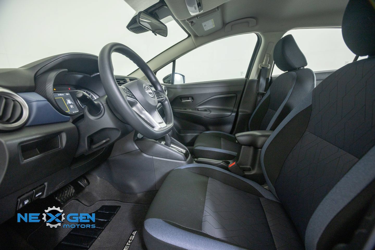 Used 2025 Nissan Versa SV w/ Trunk Package FWD image 13