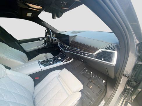 Used 2024 BMW X7 xDrive40i w/ Premium Package AWD/4WD image 32