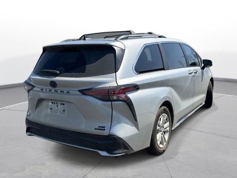 Certified 2023 Toyota Sienna XSE image 6