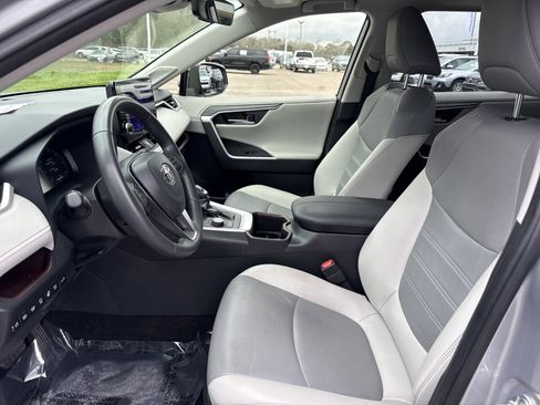 Used 2024 Toyota RAV4 Limited w/ Advanced Technology Package image 11