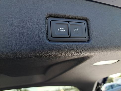 New 2025 Audi Q5 Prestige image 32