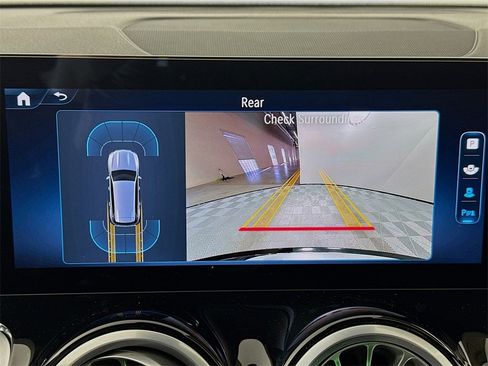 Used 2025 Mercedes-Benz GLB 250 4MATIC image 13