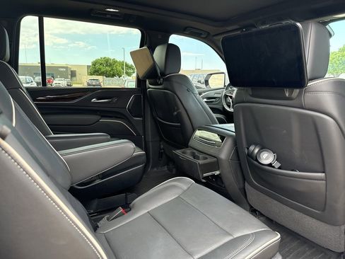 Used 2024 Cadillac Escalade ESV Premium Luxury AWD/4WD image 9