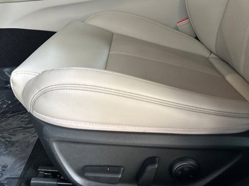 Used 2023 Genesis G70 2.0T image 13