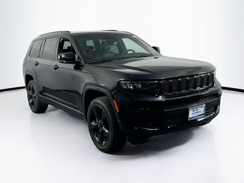 Used 2023 Jeep Grand Cherokee L Laredo image 3