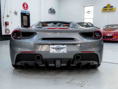Used 2018 Ferrari 488 Spider image 8