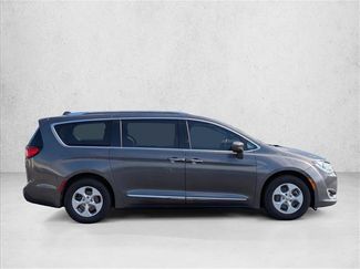 Used 2017 Chrysler Pacifica Touring-L Plus FWD video 4