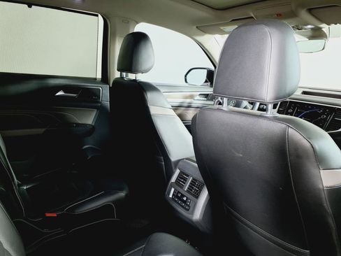 Used 2021 Volkswagen Atlas SEL Premium image 11