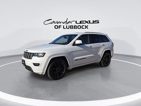 Used 2017 Jeep Grand Cherokee Altitude RWD image 4