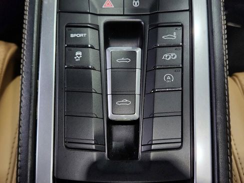 Used 2019 Porsche 718 Boxster image 16