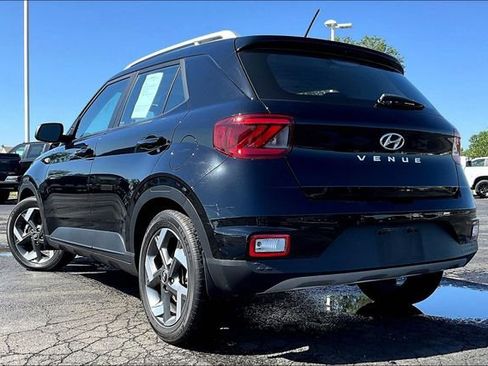 Used 2023 Hyundai Venue SEL FWD image 3