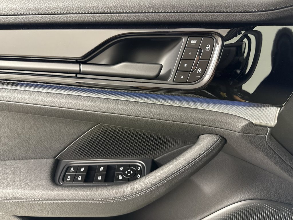 Certified 2026 Porsche Panamera 4 AWD/4WD image 33