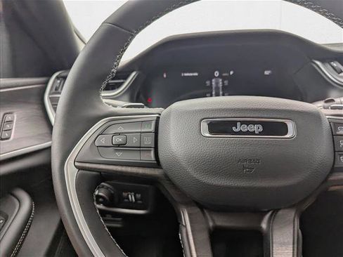 New 2025 Jeep Grand Cherokee Limited image 11