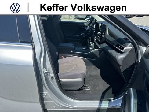 Used 2022 Toyota Highlander LE FWD image 27