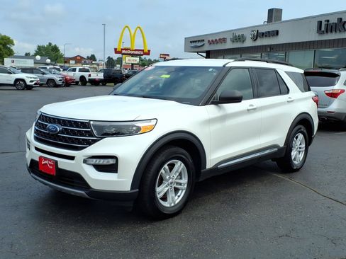 Used 2020 Ford Explorer XLT w/ Equipment Group 202A AWD/4WD image 8