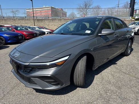 Certified 2024 Hyundai Elantra SEL FWD image 3