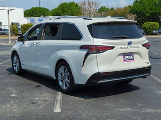 Used 2021 Toyota Sienna Platinum FWD video 3
