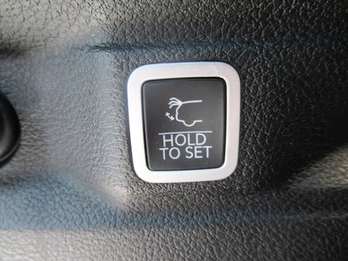 Used 2024 Jeep Grand Cherokee L Laredo w/ Luxury Tech Group I AWD/4WD image 34