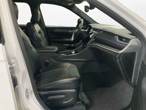 Used 2023 Jeep Grand Cherokee Altitude AWD/4WD image 15