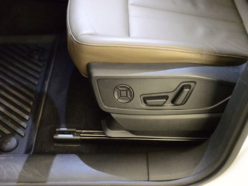 Certified 2025 Audi Q5 Premium w/ Convenience Package image 25