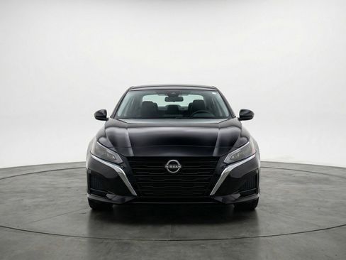 Used 2025 Nissan Altima 2.5 SV FWD image 2