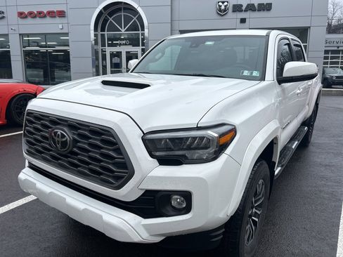 Used 2023 Toyota Tacoma TRD Sport image 2