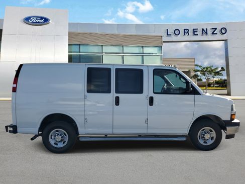 Used 2024 Chevrolet Express 2500 w/ Driver Convenience Package image 4